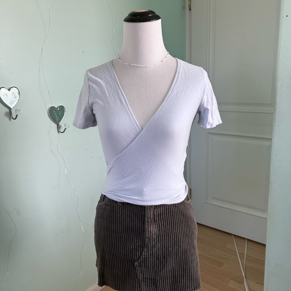 Hollister Soft Light Blue Wrap Front Tie-Up T-Shirt - Picture 4 of 7